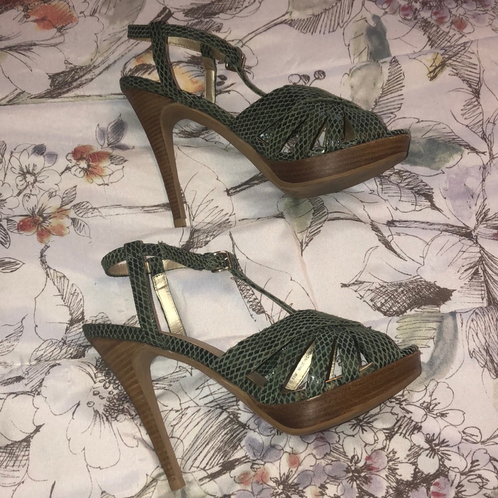 Heels - Picture 5 of 6